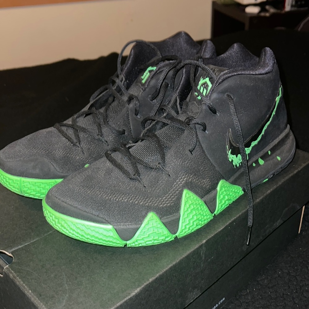 Size 14 Black & Green Halloween Kyrie’s